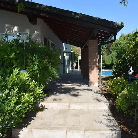 Villa Con Piscina *