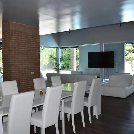 Villa Villa Con Piscina