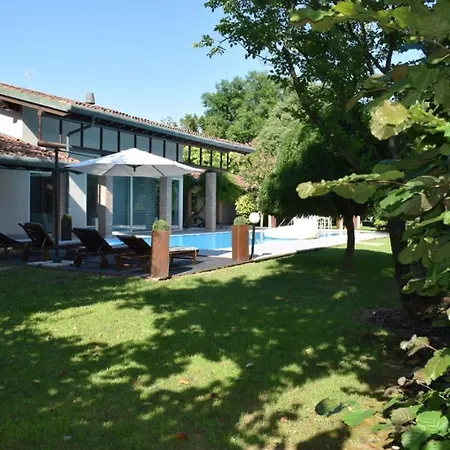 Villa Con Piscina